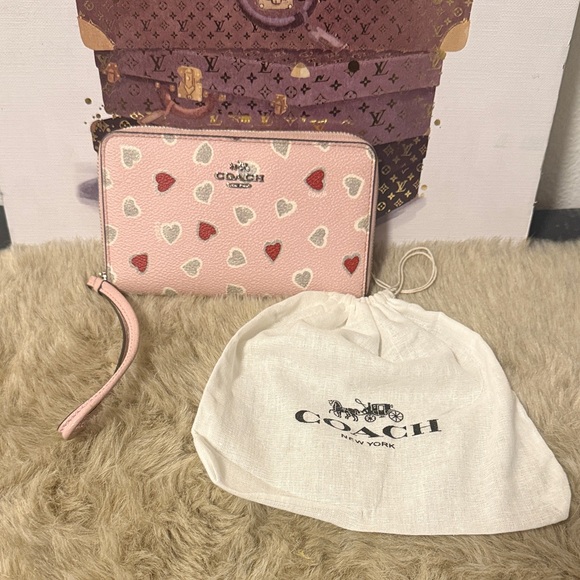 Coach Handbags - COACH Small Wristlet Clutch Leather With Heart Print Grey Pink Rare